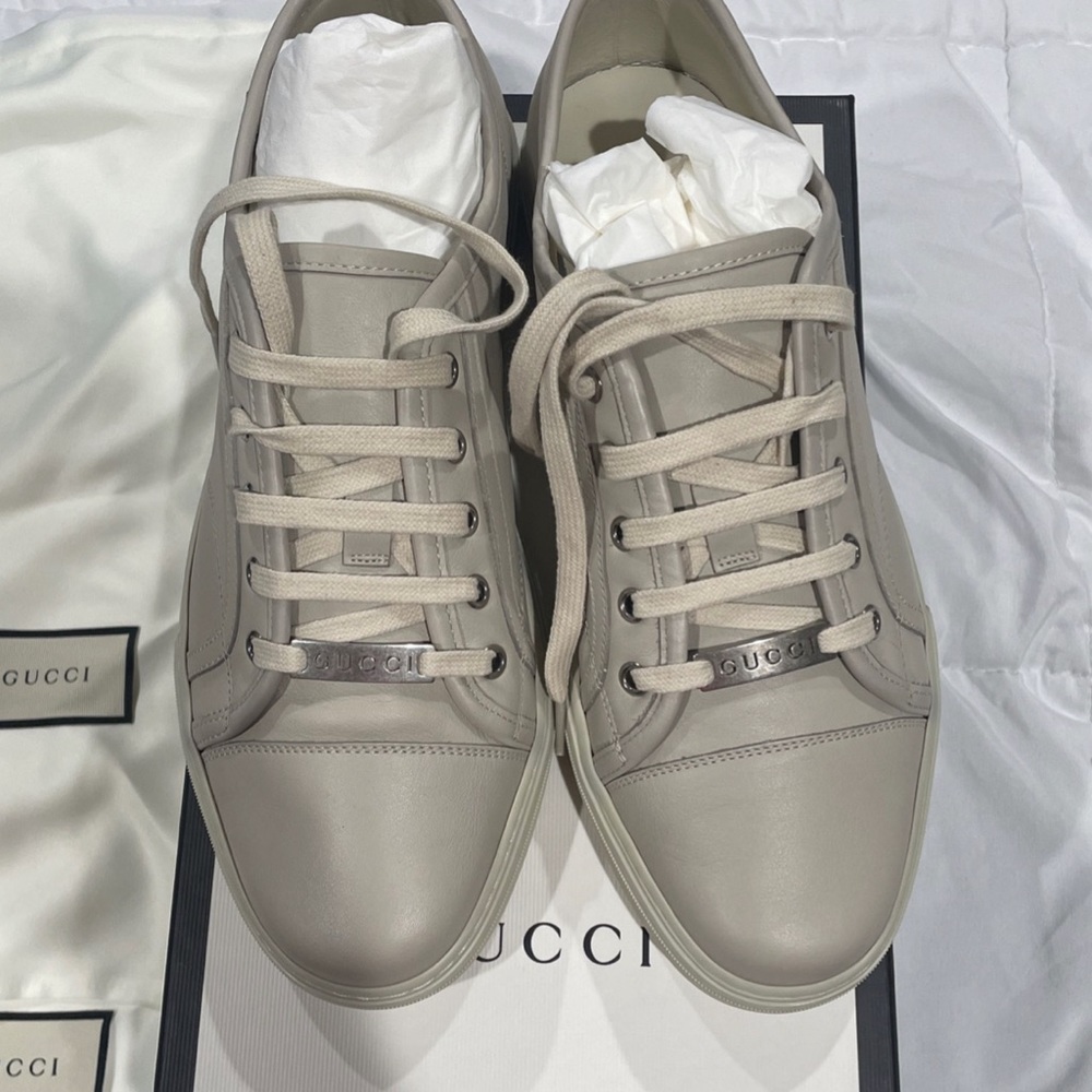 Mens Gucci sneaker size 9 (mystic white)